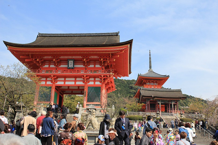 Vstupní brána ke chrámu Kijomizudera