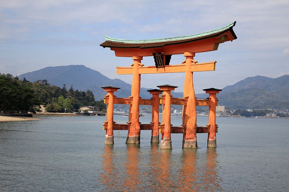 Plovoucí torii před svatyní Itsukušima