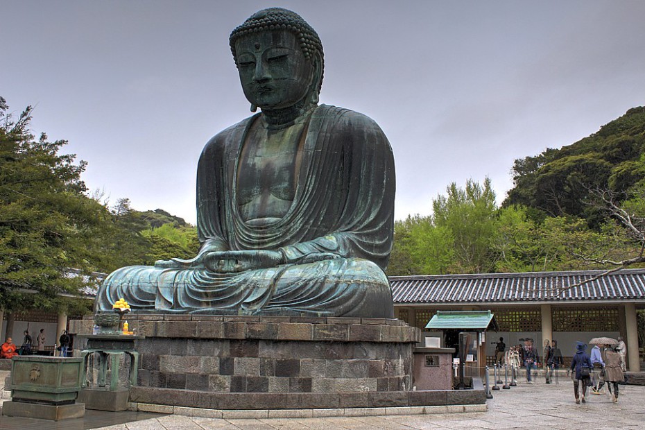 Bronzový Velký Buddha Daibutsu v areálu chrámu Kótoku
